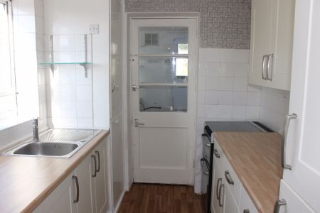Kingston Road, High Wycombe - Photo 3