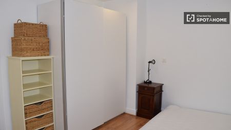 Relaxing room in 3-bedroom apartment in Downtown, Dublin - Photo 3