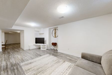 For Lease - 136 Cooperage Crescent, Richmond Hill, Ontario - Photo 2