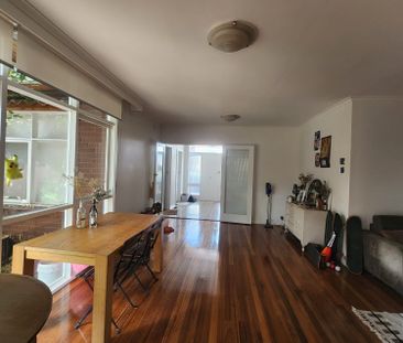 Caulfield North - Photo 1