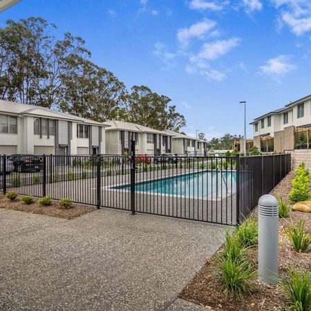 Boutique 3 Bedroom Townhouse - Break Lease - Photo 4