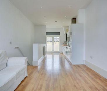 2 bedroom maisonette to rent - Photo 2