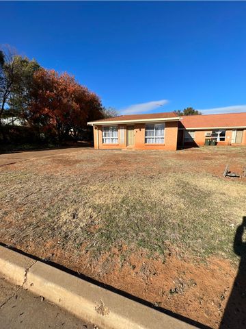 Spacious 2Bed Unit In East - Photo 2