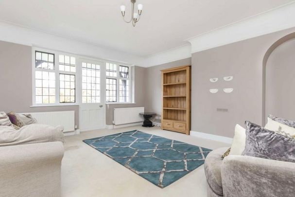 3 bedroom flat to rent - Photo 1