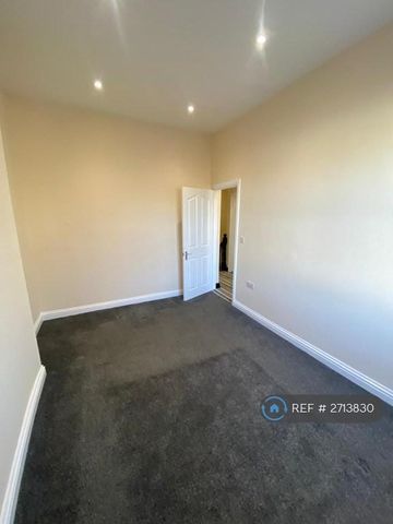 3 bedroom end of terrace house to rent - Photo 3