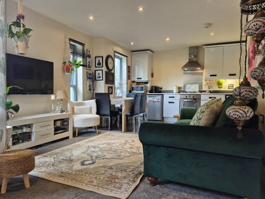 2 Bed Flat, Goldsmith Close, HA2 - Photo 1