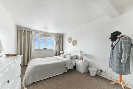 2 Bed Flat, Tilford House, SW2 - Photo 3