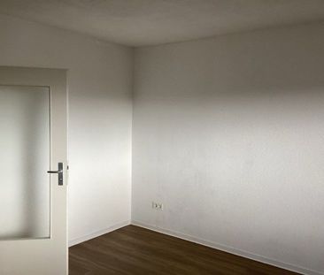 Attraktive 2-Zimmer-Wohnung mit Balkon und EBK - Foto 1