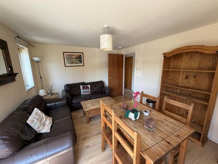 2 bedroom flat to rent - Photo 2
