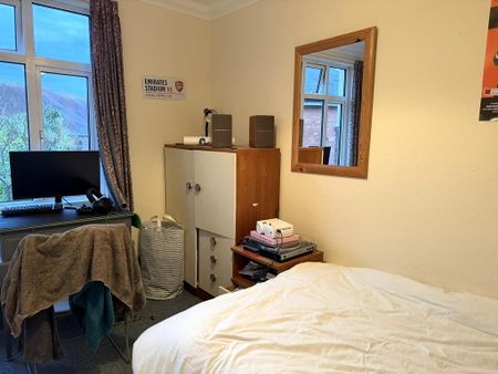 6 bedroom detached house to rent - Photo 4