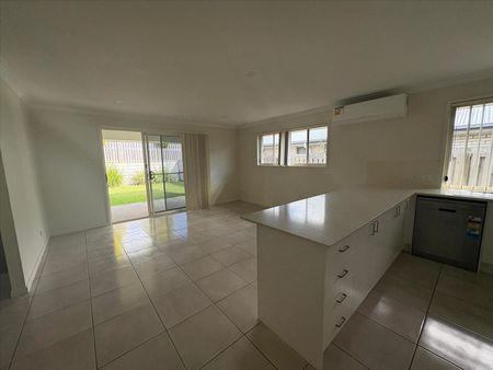 34 Rory Street, Logan Reserve QLD 4133 - House For Rent | Domain - Photo 5