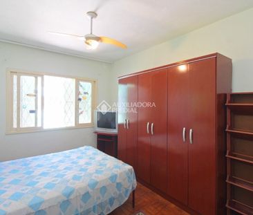 Casa com 4 quartos e 300m² para alugar em Teresópolis, Porto Alegre. - Foto 1