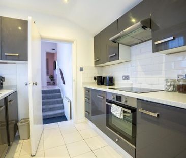 2 Bed Flat, Selhurst Road, SE25 - Photo 1