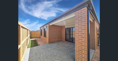 Stunning Family Home in Armstrong Creek! - Photo 5