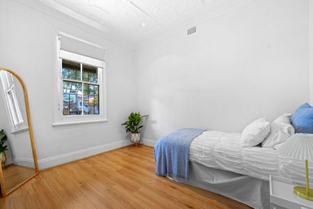 Freestanding Croydon Home with Character, Light & Space - Photo 5