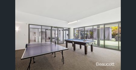 Inner city living in resort like secure building - Photo 4