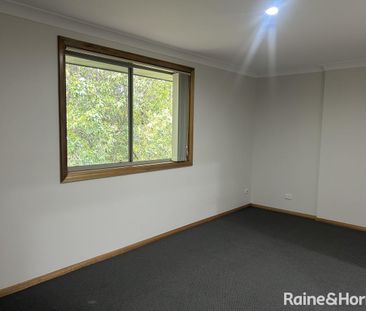 Modern 3 Bedroom Townhouse! - Photo 2