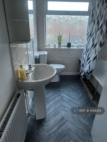 3 bedroom terraced house to rent - Photo 5