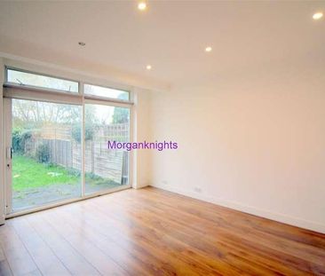 Deynecourt Gardens, Wanstead, E11 - Photo 1