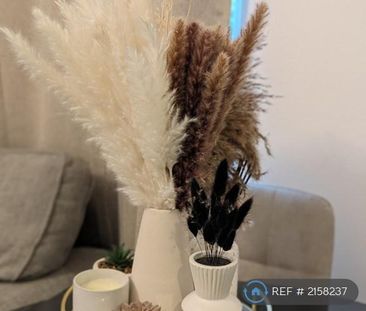 1 bedroom in a house share to rent - Photo 2