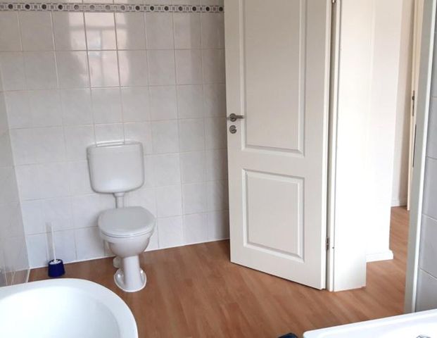 Zentrum! Blick auf den Markt! Groß und hell! Breitbandinternet! - Foto 1