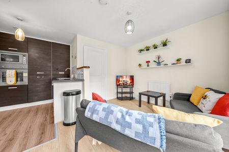 5 Bed Terraced House, Wider Mead, BS16 - Photo 3