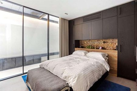 Holland Park Mews, Holland Park, London, W11 - Photo 5