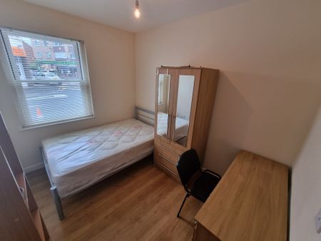 2 Bed Student Accommodation - Photo 3