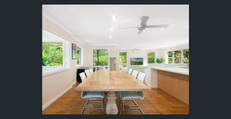 Contemporary family home in lush garden setting - Photo 5