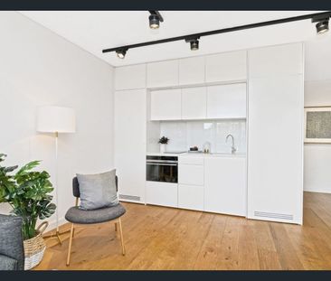 Stylish One Bedroom with Spacious Balcony & Parking - Photo 6