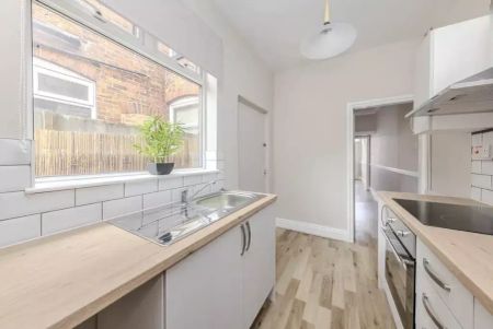 2 bedroom terraced house to rent - Photo 5