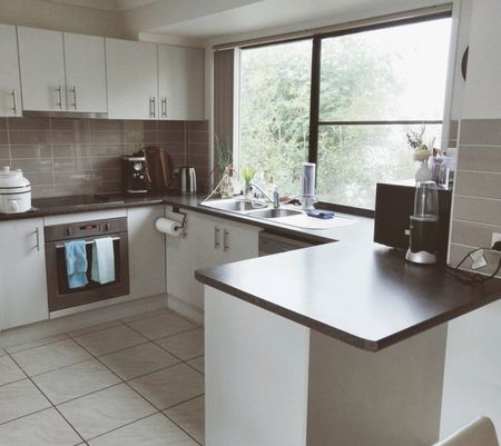 Furnished Room in Quiet Home for Female only - Photo 3