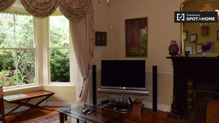 Decorated room in 5-bedroom apartment in Churchtown, Dublin - Photo 3