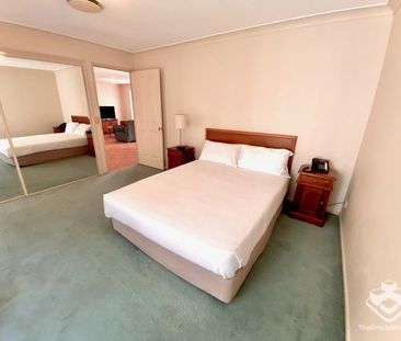 Spacious Unfurnished 3 Bedroom 3bathroom Villa Within Gated Community - Photo 3