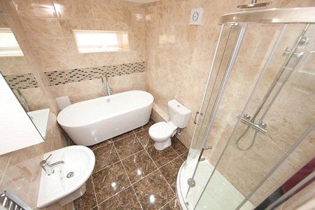 4 bedroom detached house to rent - Photo 5