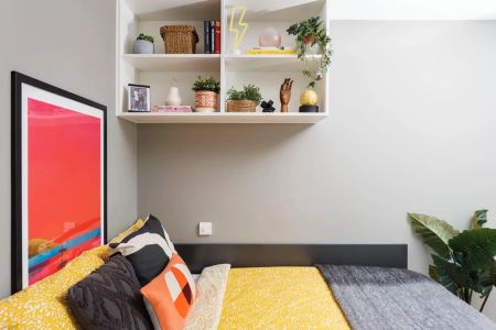 Large High Double Ensuite - Photo 3