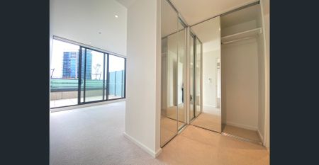 Docklands Luxury two-bedroom apartment for lease with oversized balcony. - Photo 4