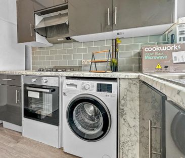 4 bedroom house of multiple occupation to rent - Photo 2