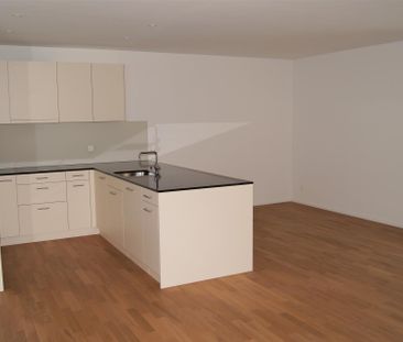 Grosse 3.5 Zimmer Wohnung 97m² - Im Zentrum und nahe Bahnhof - Foto 3
