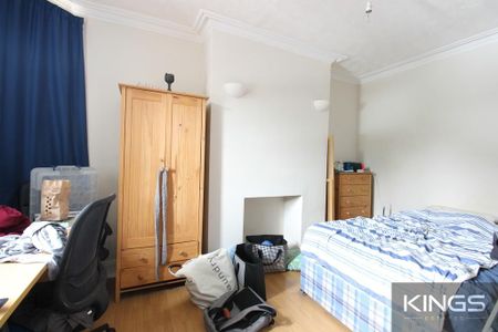 4 bedroom semi-detached house to rent - Photo 4