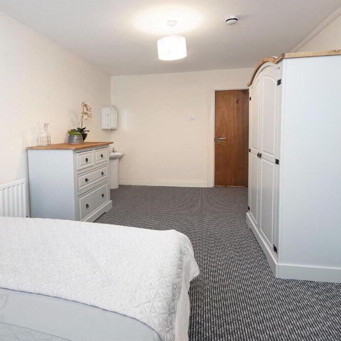 Room 2, 96 Cromwell Road, Belfast, BT7 1JY - Photo 2