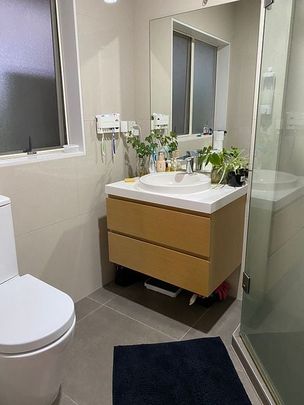 BotanyFamily Home – Bright, Private, Convenient - Photo 1