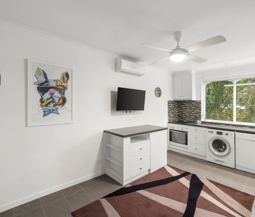 Studio living in the heart of St Kilda - Photo 3