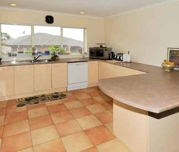 Spacious 3-Bedroom Family Home - Photo 1