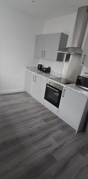 4 bedroom house of multiple occupation to rent - Photo 1