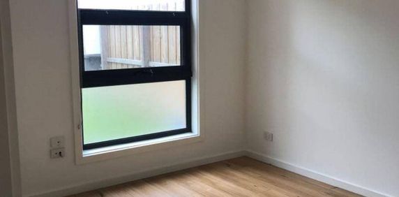 Nearly New 4-Bedrooms Townhouse in Clayton - Photo 2