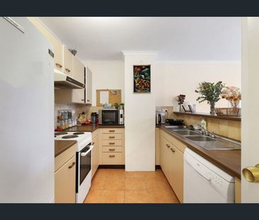 Bright, well-appointed, spacious home with wide balcony and brand n... - Photo 2