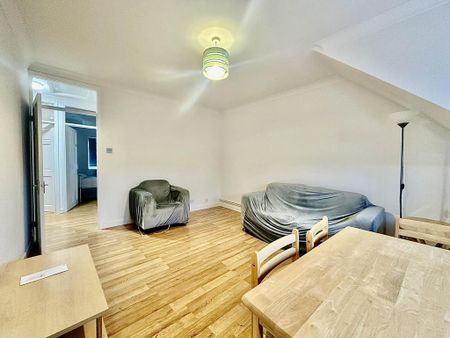 2 bedroom flat to rent - Photo 2