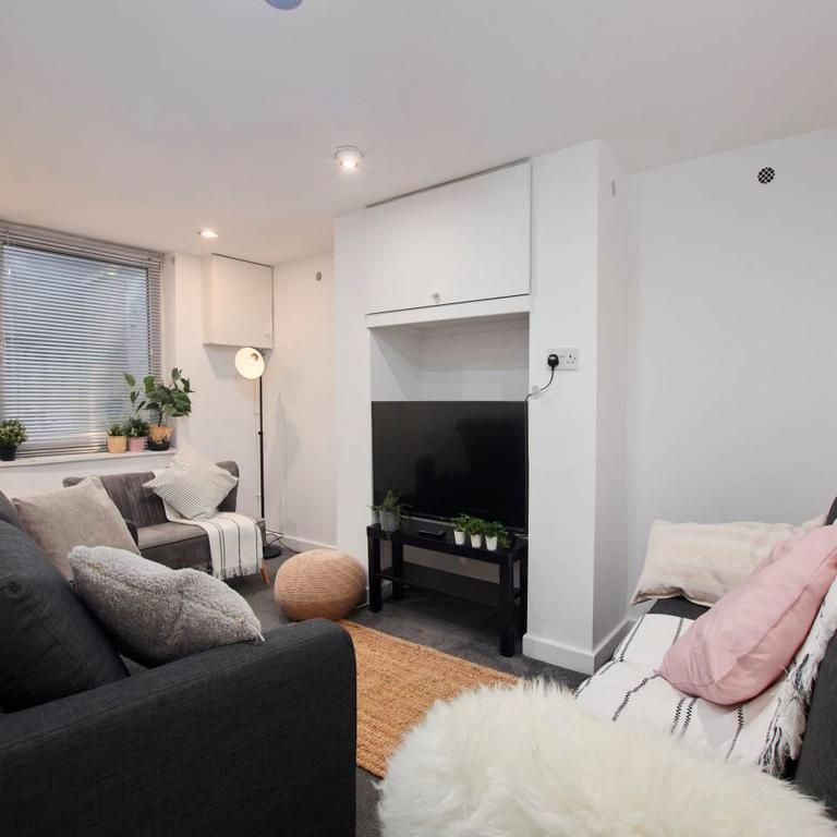 1 bedroom in a house share to rent - Photo 1