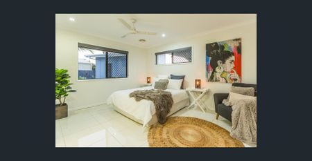 BEAUTIFUL LARGE HOME IN GLENELLA - Photo 2